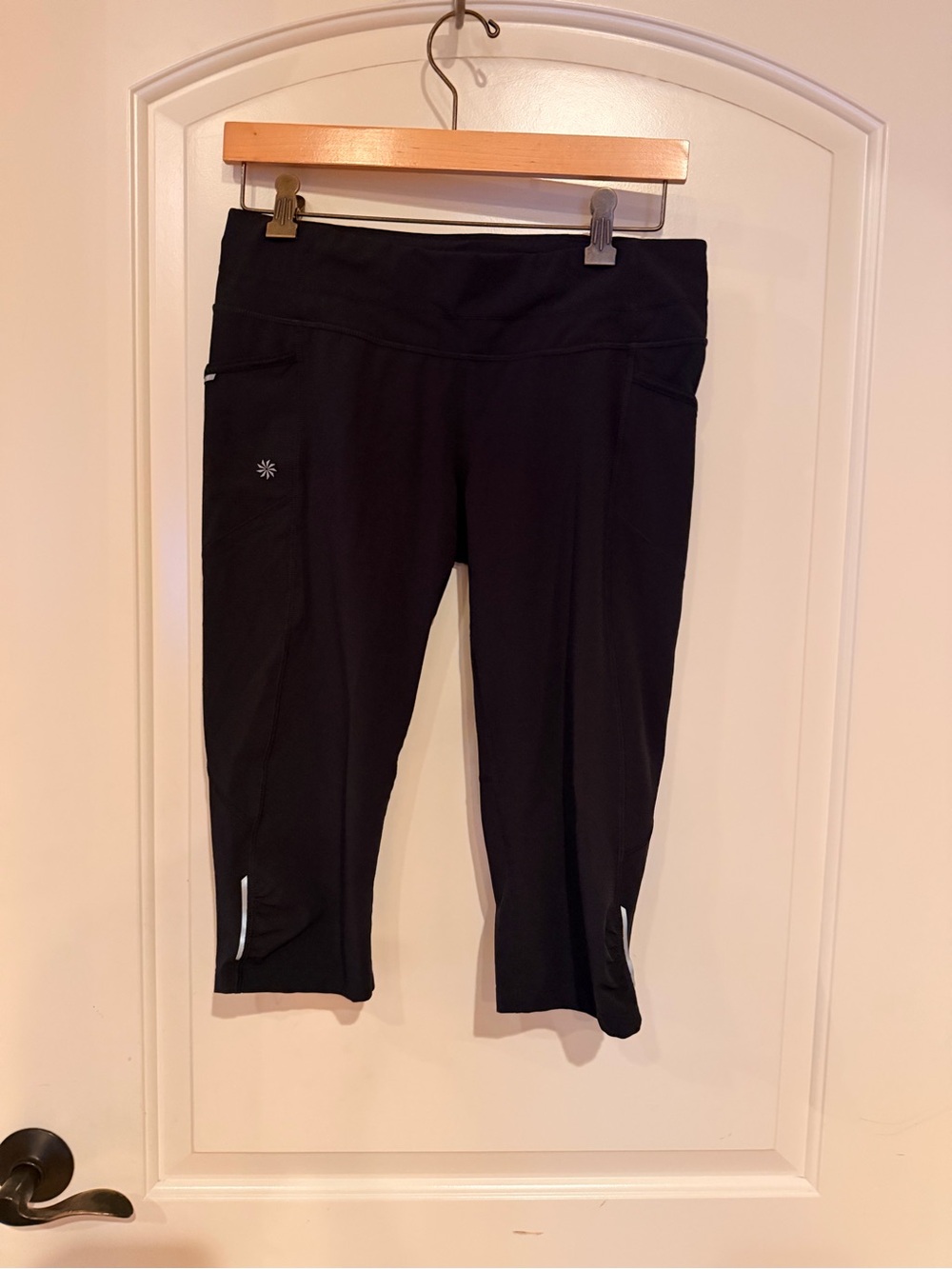 Athleta Black Dobby Be Free knickers Size Medium EUC only 2 available now! - Picture 2 of 6